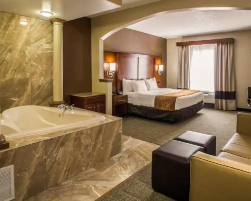 Quality Suites NYC Gateway Hotels in North Bergen
