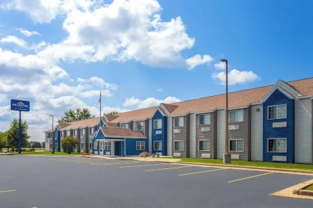 Microtel Inn & Suites by Wyndham Janesville Отели в г. Эджертон