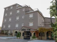 Chateau d'Eau Hotel Hotel di Faraiya