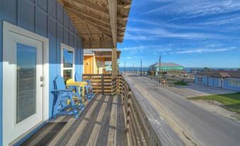 Bay Haven w/ Shared Boat Dock & Waterfront Pool Big Trout by Avantstay
