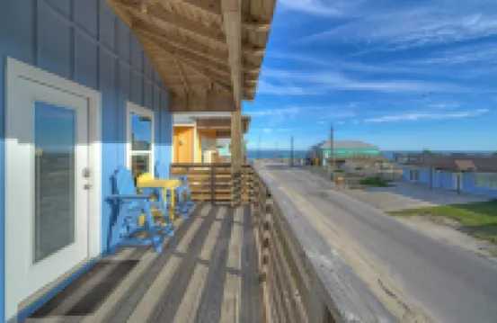 Bay Haven w/ Shared Boat Dock & Waterfront Pool Big Trout by Avantstay