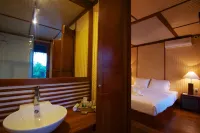 Yathra Houseboat Hotels in der Nähe von Induruwa Railway Station
