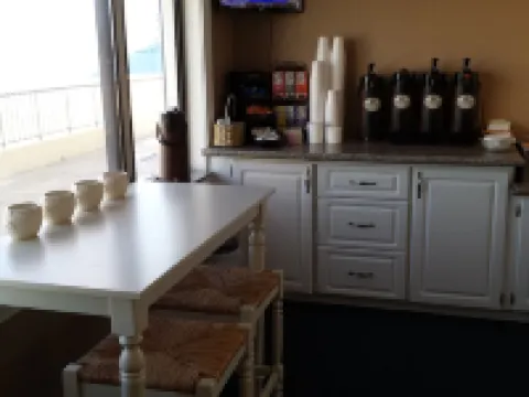 Shoreline Island Resort - Exclusively Adult Hotels in Madeira Beach