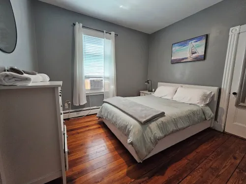 Renovated 2 bed near downtown