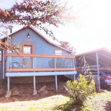 Cozy Studio Cottage with Harbor View/Spacious Full Kitchen & Pet Friendly