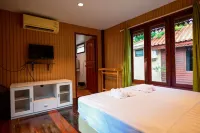 Saphlivilla Beach Resort Hotels in Pathio