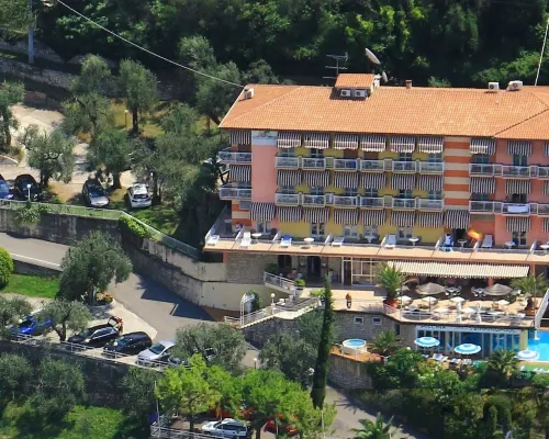 ホテル エデン ブレンゾーネ・スル・ガルダのホテル