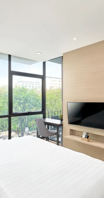 ห้องแกรนด์สวีท วิวสระว่ายน้ำ พร้อมพื้นที่ครัวขนาดเล็ก