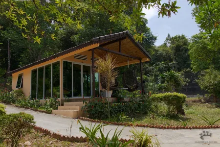 Samloem Laguna Resort Отели рядом с достопримечательностью «Лейзи Бич»