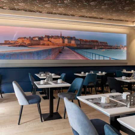 Hotel de l Univers Отели рядом с достопримечательностью «Интра-Мурос»