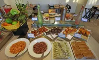 Temple Tree Hotel Shirdi, a member of Radisson Individuals - breakfast