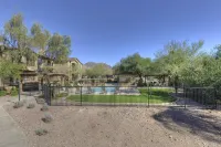 Luxury Condos by Meridian CondoResorts- Scottsdale Отели рядом с достопримечательностью «On The Edge Gallery»