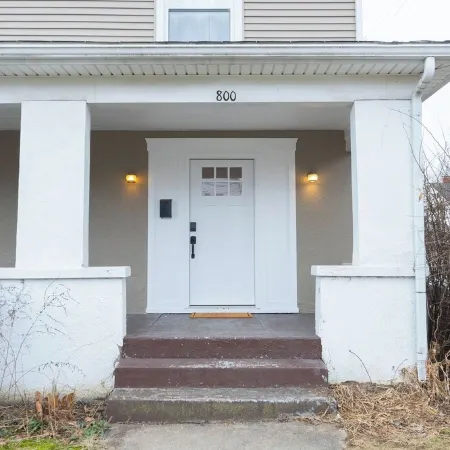 Big 3-Story Home, Walk to Campus.