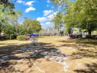 2 Bedroom STEPS to food & nightlife - Minutes to Beaches - NO cleaning fee!