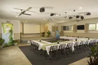 Ashmore Palms Holiday Village - 2-Star