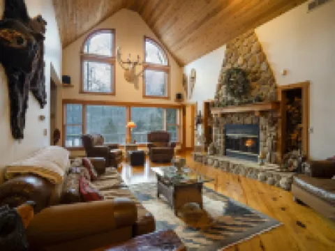 Cherry Ridge Retreat Hotels in Hocking County