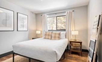 Quiet River Bend Cabin by AvantStay 35 Mins to Mt Bachelor 10 Mins to Town Centre Hot Tub