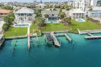 Harborside by AvantStay Expansive Destin Retreat Hotels near Harbor Blvd