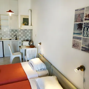 Renia Studios Standard Studio Overlooking the Swimming Pool