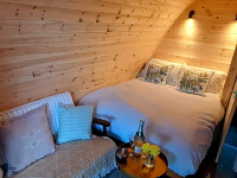 Beautiful and Cosy Pod Saintives Hotels in St Ives