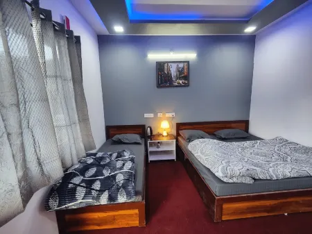 Triyuginarayan Maangal Resort Отели рядом с достопримечательностью «Phulwari Resort»