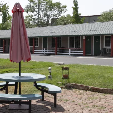 Jumping Frog Motel