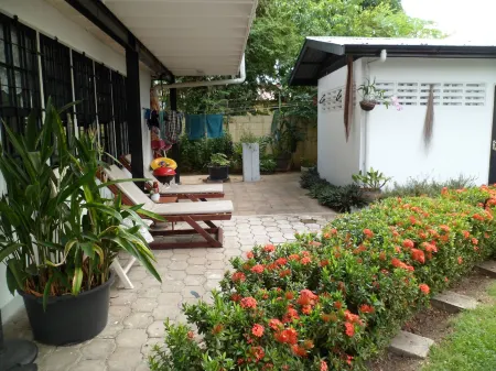 Guesthouse Amice Отели в г. Парамарибо