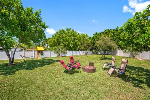 Spacious 4Br w Pool BBQ Grill Theatre Room