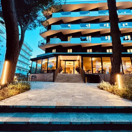 HOTEL NOIR