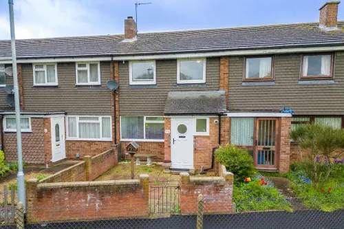 Ranworth-House - Holiday Home in Bedford, Sleeps 5