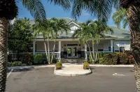 Bradenton Apartments by Landing Hotels near Publix Super Market at Bradenton Commons