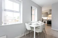 Lovely One-bedroom Serviced Apartment in Eccles