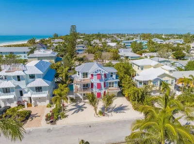 Chasing Sunsets Managed by Beach Retreats Hotels near Dollar Tree