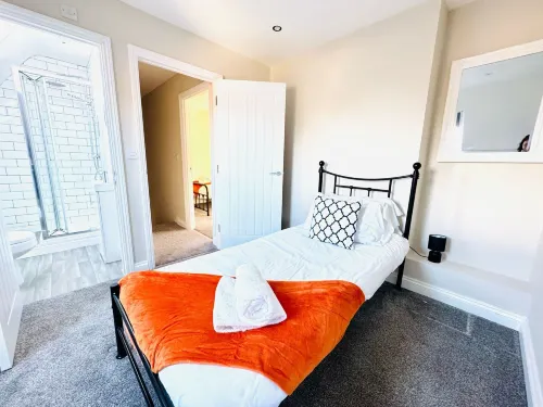 Cozy 3 Bed Thetford Home with WiFi Sleeps 5 Comfortably Hotels in Brandon