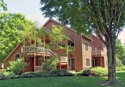 Spacious 2 Bed at Crystal Mountain Resort 2 Bedroom Condo by RedAwning فنادق في بلدة بنزونيا