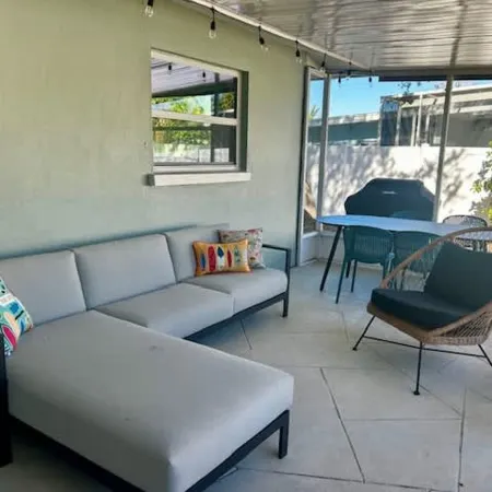 NEW Stunning Home-close to Beaches-pet Friendly