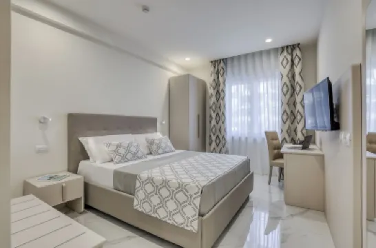 Vomero High Hotel Hotels near Frullone Metro Station