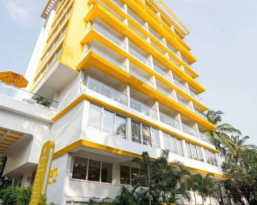 โรงแรม บลูม - โดนา พอลา โรงแรมในปณชี