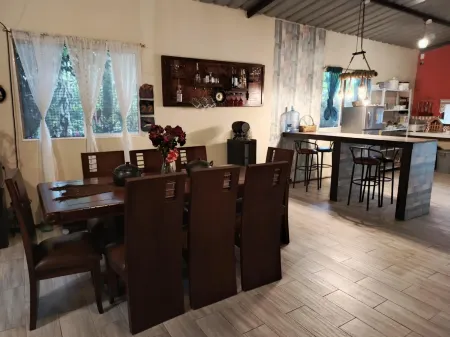 The Jungle Vacation Home Отели в г. Пуйо