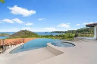 Stylish Villa with Brand-New Furniture, Panoramic Ocean Views, and Infinity Swimming Pool & Hot Tub Hotels in Las Catalinas