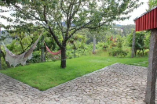 Charming Holiday House in Bairros Portugal With Mountain Views Hotel di 