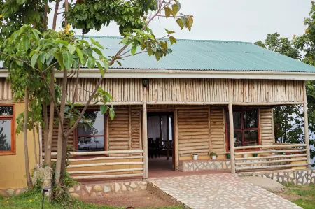 ngirisi hill silverback  lodge-bwindi Отели в г. Kinkiizi