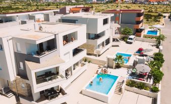 Apartments & Rooms Danivan Pool Villas