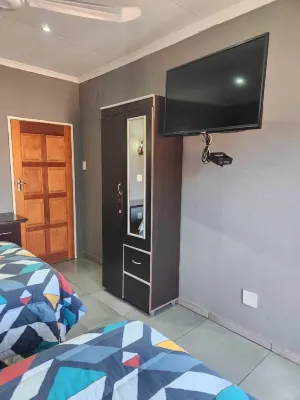 Suits Guest House & Bar Hotels near Wedela Superstore