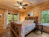 Unique Cabin! Close to Blue Ridge GA and Murphy NC. Hot Tub Has an Amazing View. Hotels in Notla
