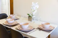 Velvet 1-Bedroom Penthouse, Clockhouse, Hoddesdon Hotels in Hoddesdon