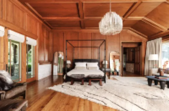 Private 37 Acre Lake Estate on 164 Acres - 11 BR