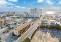 Rock & Roll Hideaway: Music-themed condo next to beach and bay with linens