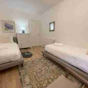 14B Howard Place, 2 Minutes from the Old Course 3 bed 2 bath basement Apartment. Rooms