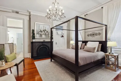 Savannah's Jewel On Jones Street. 3 Bedroom, 2 bathroom condo.